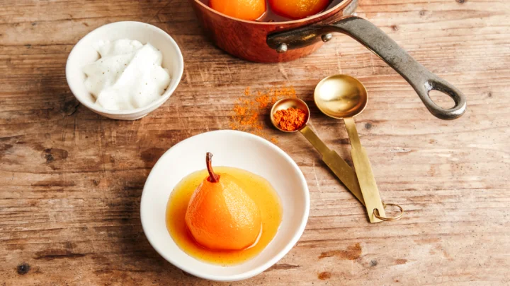 Poires pochées aurizdor  mousse à la vanille