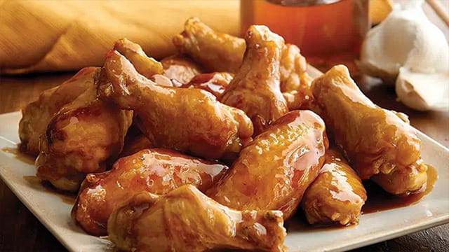 FRANK'S REDHOT® STINGIN’ HONEY GARLIC WINGS