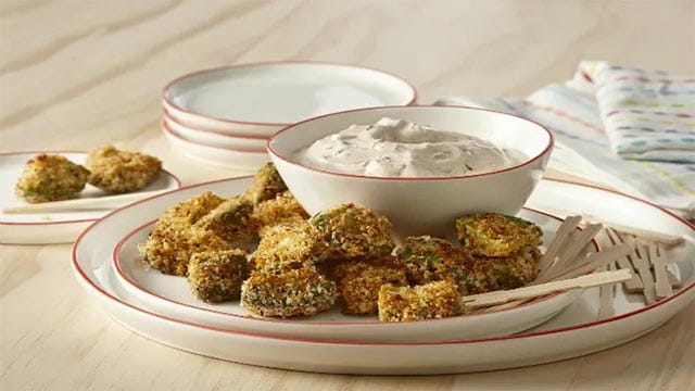 Avocado Bites With Yogurt Dipping Sauce