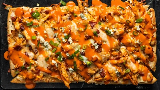 loaded buffalo chicken flatbread
