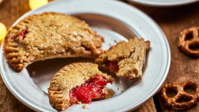 strawberry-pretzel-hand-pies-640x360
