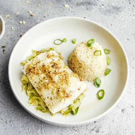 Dos de merlu, étuvée de poireaux au yassa