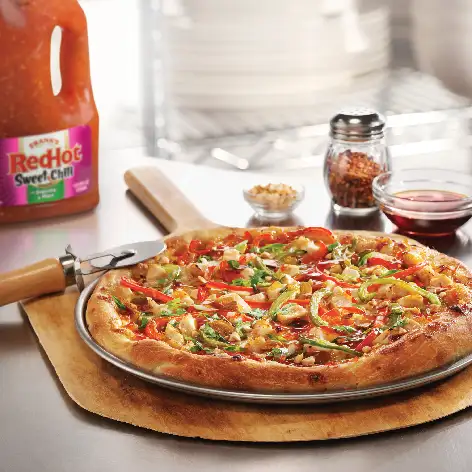 FAFH_Franks_Redhot_Sweet_Chili_pizza_Lifestyle_Recipe