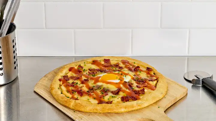 spicy maple breakfast pizza