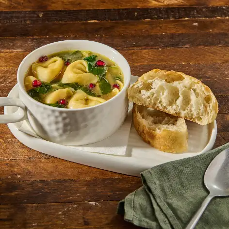 pepper and garlic tortellini en brodo