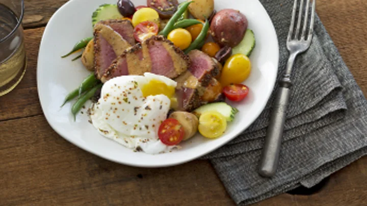Salade_nicoise_au_thon_en_croute_de_graines_de_chia_citron_vert_et_piment_doux
