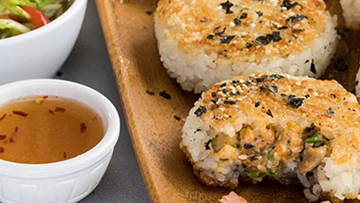 sesame_and_7_spice_chicken_rice_ball_with_japanese_quick_kimchee_0176
