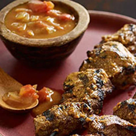 tanzanian_bbq_skewers_with_tomato_onion_sauce